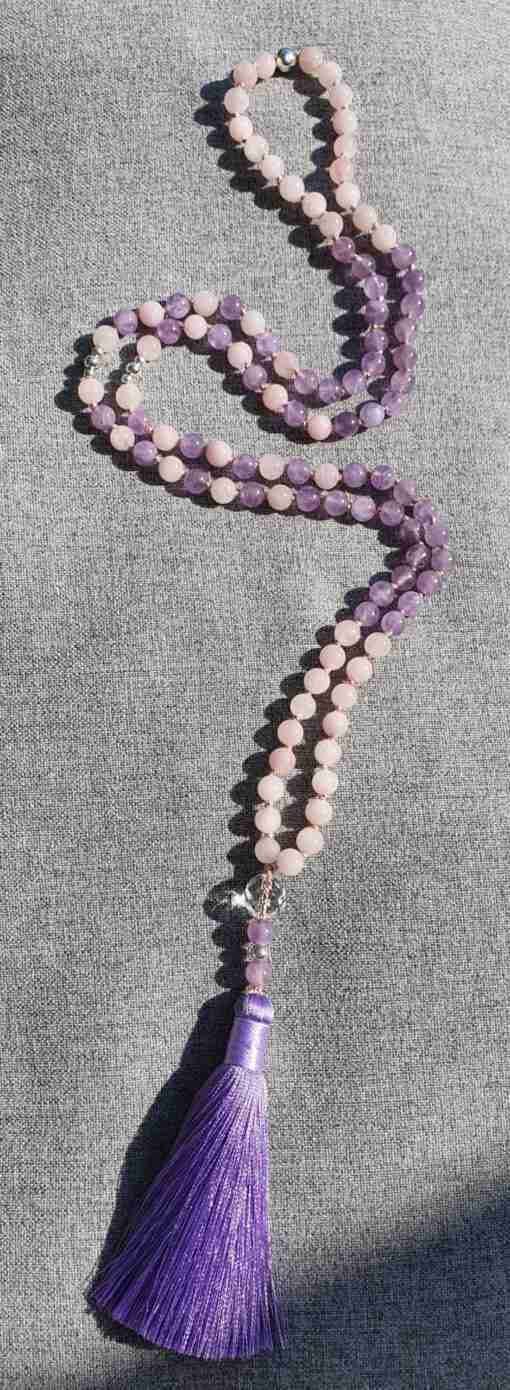 Lavendelamethyst-Rosenquarz-Mala – Bild 3