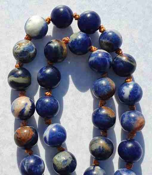Sodalith (mit Calcit) -Mala – Bild 8