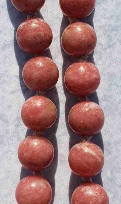 Thulit (Mangan-Zoisit) -Mala (1) mit Seidenquaste – Bild 8