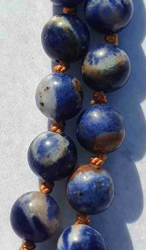 Sodalith (mit Calcit) -Mala – Bild 10