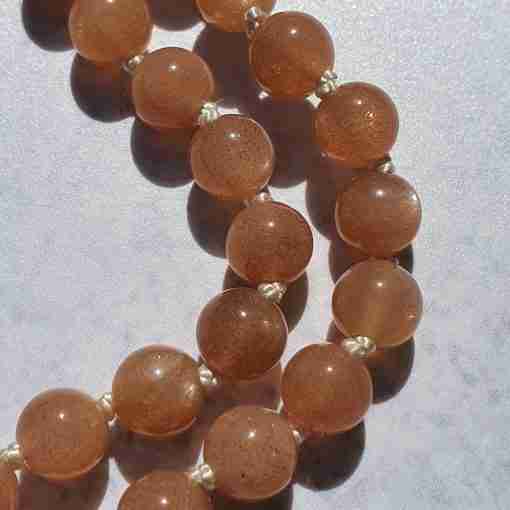Pfirsichfarbene Mondstein-Mala – Bild 9