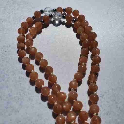 Pfirsichfarbene Mondstein-Mala – Bild 6