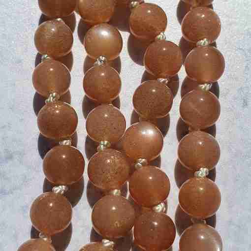 Pfirsichfarbene Mondstein-Mala – Bild 7