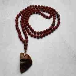 Rote Jaspis-"Amulettstein"-Mala