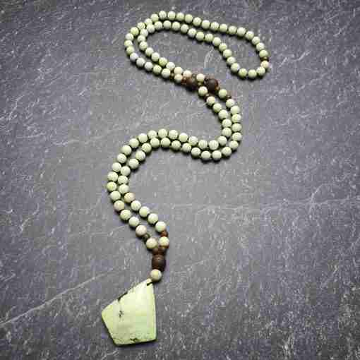 Zitronenmagnesit-Mala mit Zitronenmagnesit-Anhänger und Armband – Bild 4