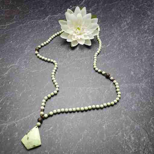 Zitronenmagnesit-Mala mit Zitronenmagnesit-Anhänger und Armband – Bild 5