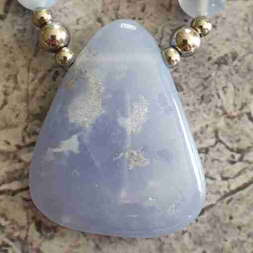 Blau gebänderte Chalcedon („Chalcedonachat“) -Mala mit blauem Chalcedon-Anhänger + Armband – Bild 10