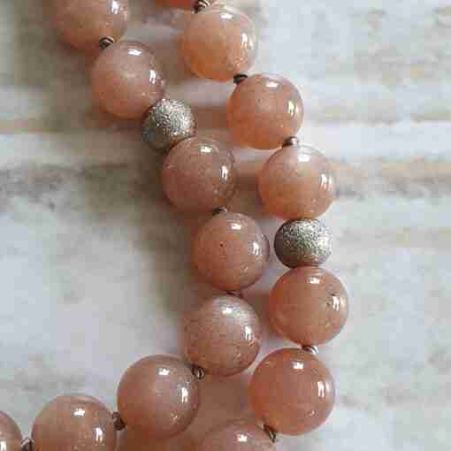 Rötlich braune Mondstein-Mala + Armband – Bild 15