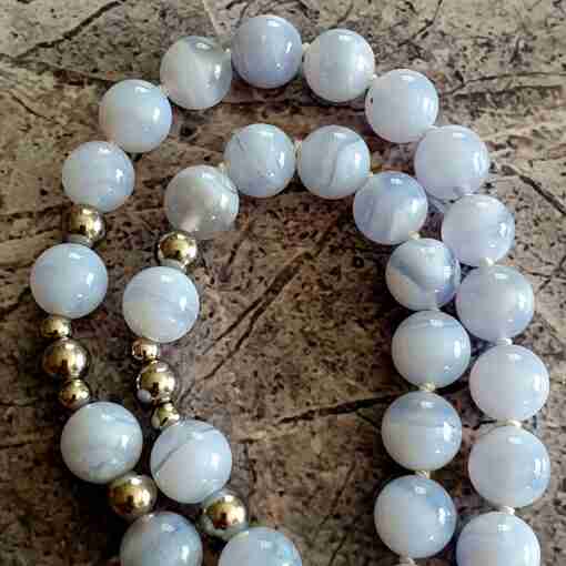 Blau gebänderte Chalcedon („Chalcedonachat“) -Mala mit blauem Chalcedon-Anhänger + Armband – Bild 13