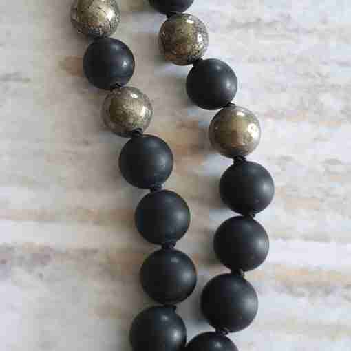 Matte Obsidian-Pyrit-Mala (2) – Bild 15