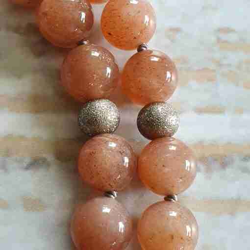 Rötlich braune Mondstein-Mala + Armband – Bild 16