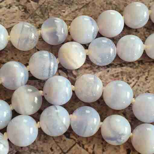Blau gebänderte Chalcedon („Chalcedonachat“) -Mala mit blauem Chalcedon-Anhänger + Armband – Bild 17