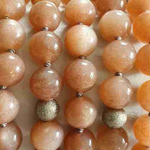 Rötlich braune Mondstein-Mala + Armband – Bild 2
