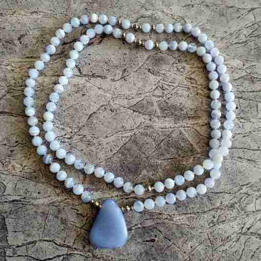 Blau gebänderte Chalcedon („Chalcedonachat“) -Mala mit blauem Chalcedon-Anhänger + Armband – Bild 3