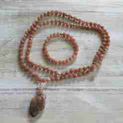 Rötlich braune Mondstein-Mala + Armband