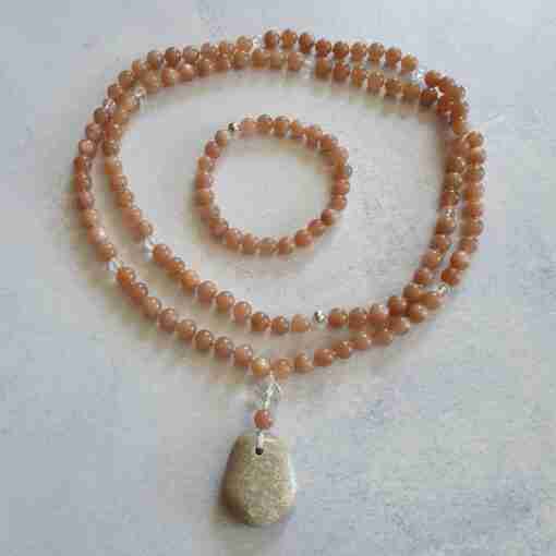 Pfirsichfarbene Mondstein-(Bergkristall)-weiße Aventurinquarz-Mala + Armband