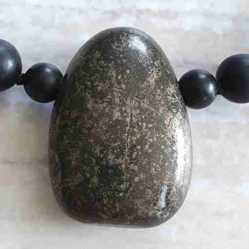 Matte Obsidian-Pyrit-Mala (2) – Bild 7