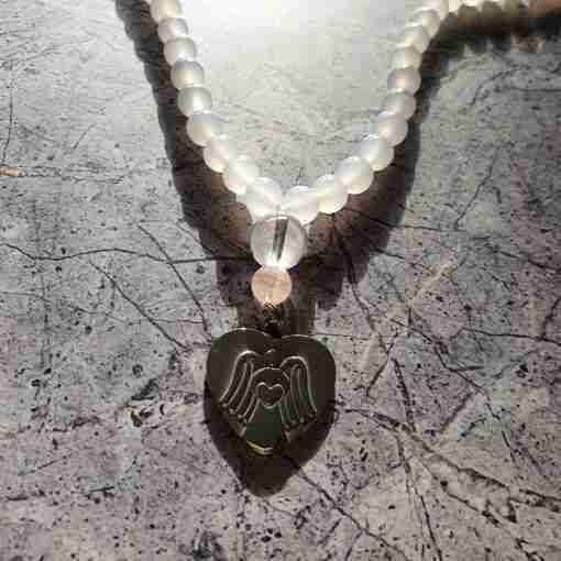 Weiße Achat-Lepidolith-Rosenquarz-Mala mit Edelstahlanhänger + Armband – Bild 8