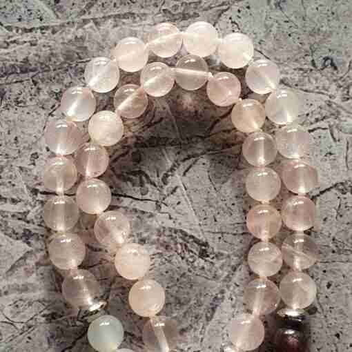 Weiße Achat-Lepidolith-Rosenquarz-Mala mit Edelstahlanhänger + Armband – Bild 12