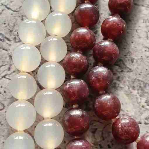 Weiße Achat-Lepidolith-Rosenquarz-Mala mit Edelstahlanhänger + Armband – Bild 14