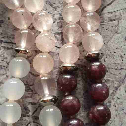 Weiße Achat-Lepidolith-Rosenquarz-Mala mit Edelstahlanhänger + Armband – Bild 2