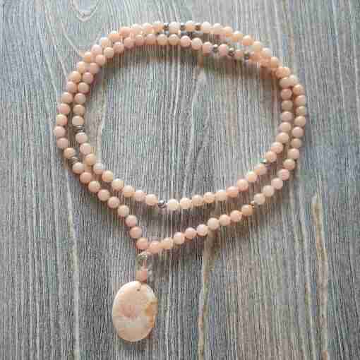 Rosafarbene Aventurinquarz-Mala mit rosa-orangefarbenem Skolezit – Bild 3