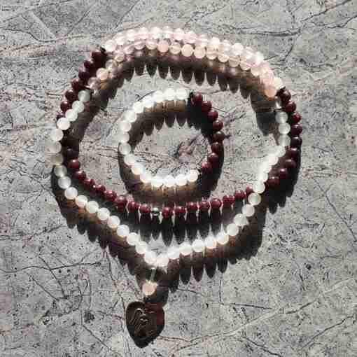Weiße Achat-Lepidolith-Rosenquarz-Mala mit Edelstahlanhänger + Armband