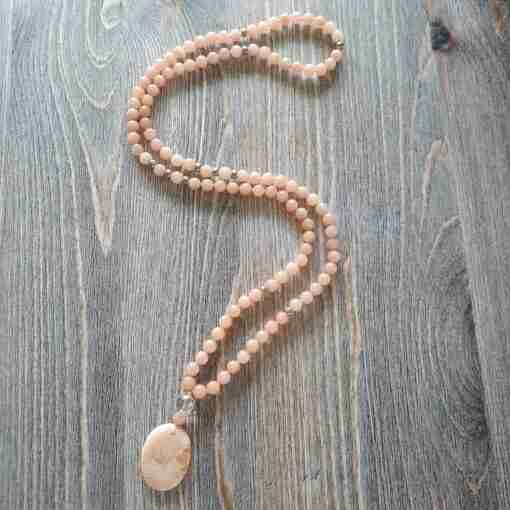 Rosafarbene Aventurinquarz-Mala mit rosa-orangefarbenem Skolezit – Bild 4