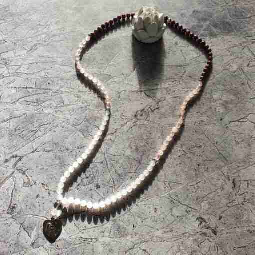 Weiße Achat-Lepidolith-Rosenquarz-Mala mit Edelstahlanhänger + Armband – Bild 7