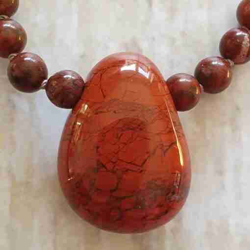 Jaspis ("Brekzien-Jaspis") -Mala mit passendem Armband – Bild 8