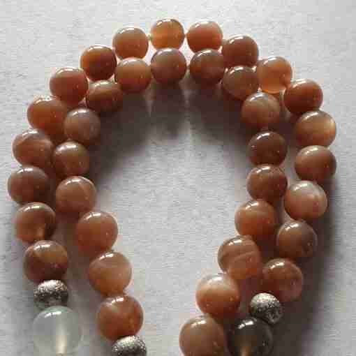 Mehrfarbige Mondstein-Mala mit Edelstahlanhänger + Armband – Bild 11