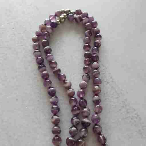 Amethystquarz ("Chevron-Amethyst") -Mala mit Edelstahlanhänger + Armband – Bild 11