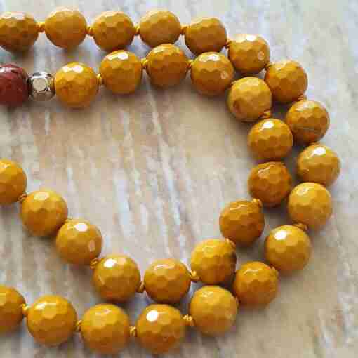 Gelbe und rote Jaspis-Mala, facettiert (2), mit Heliotrop-Anhänger – Bild 12