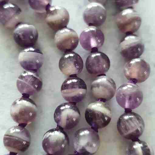 Amethystquarz ("Chevron-Amethyst") -Mala mit Edelstahlanhänger + Armband – Bild 2