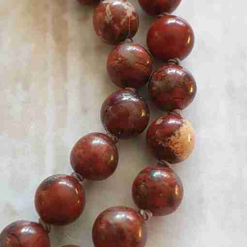 Jaspis ("Brekzien-Jaspis") -Mala mit passendem Armband – Bild 14