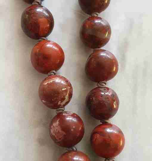 Jaspis ("Brekzien-Jaspis") -Mala mit passendem Armband – Bild 15