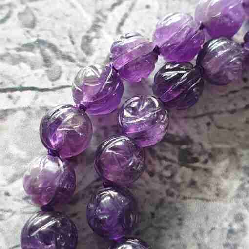 Amethyst-Milchquarz-Mala mit Seidenquaste + Armband – Bild 17