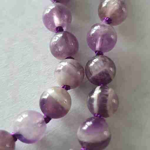 Amethystquarz ("Chevron-Amethyst") -Mala mit Edelstahlanhänger + Armband – Bild 18