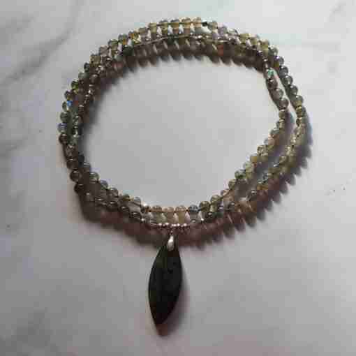 Labradorit-Mala (3) mit Labradorit-Navette – Bild 3