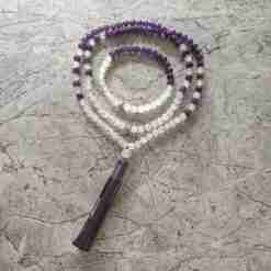 Amethyst-Milchquarz-Mala mit Seidenquaste + Armband