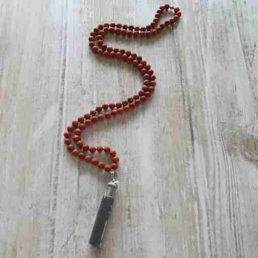Rote Jaspis-Mala, matt, mit Seidenquaste – Bild 4