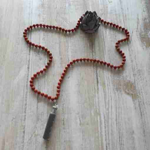 Rote Jaspis-Mala, matt, mit Seidenquaste – Bild 5