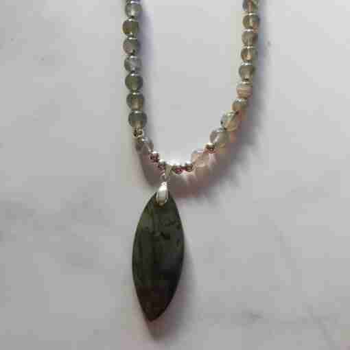 Labradorit-Mala (3) mit Labradorit-Navette – Bild 6