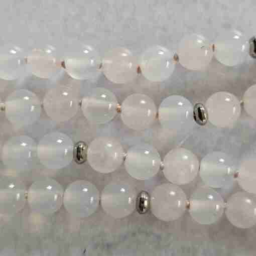 Weiße Achat ("Friedensachat")-Rosenquarz-Mala mit Edelstahlanhänger – Bild 11