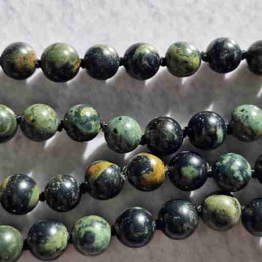 Eldarit (“Kabambastein”) -Obsidian-Mala mit Seidenquaste: – Bild 11