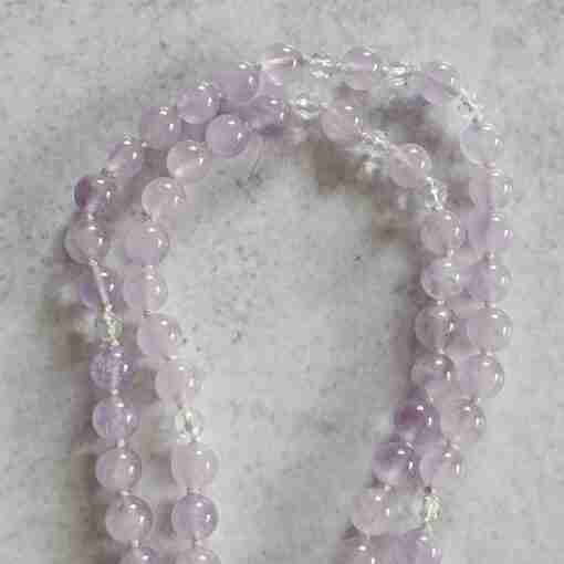 Amethyst ("Lavendelamethyst") -Bergkristall (facettiert) -Mala mit „Lavendelamethyst“-Anhänger – Bild 11
