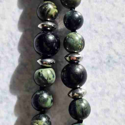 Eldarit (“Kabambastein”) -Obsidian-Mala mit Seidenquaste: – Bild 14