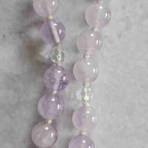 Amethyst ("Lavendelamethyst") -Bergkristall (facettiert) -Mala mit „Lavendelamethyst“-Anhänger – Bild 15