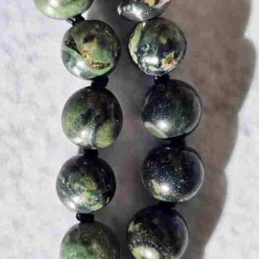 Eldarit (“Kabambastein”) -Obsidian-Mala mit Seidenquaste: – Bild 18
