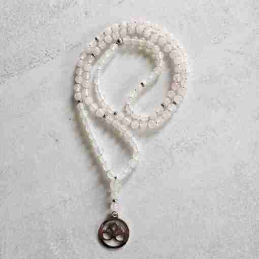 Weiße Achat ("Friedensachat")-Rosenquarz-Mala mit Edelstahlanhänger